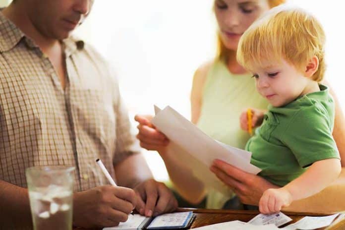 Obbligo di assegno di mantenimento per i figli maggiorenni.