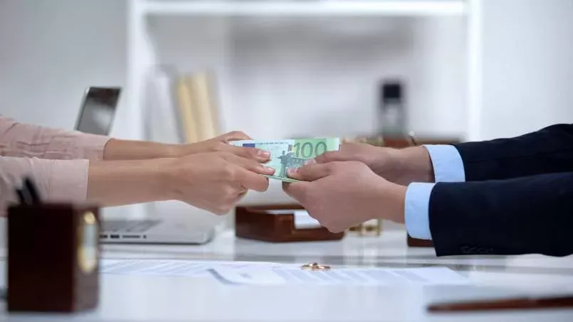 Cassazione: l’assegno di divorzio per la moglie in caso di sacrificio di carriera