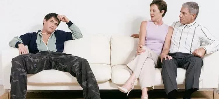 Disoccupazione colpevole del figlio: stop dell’obbligo al mantenimento da parte dei genitori al mantenimento