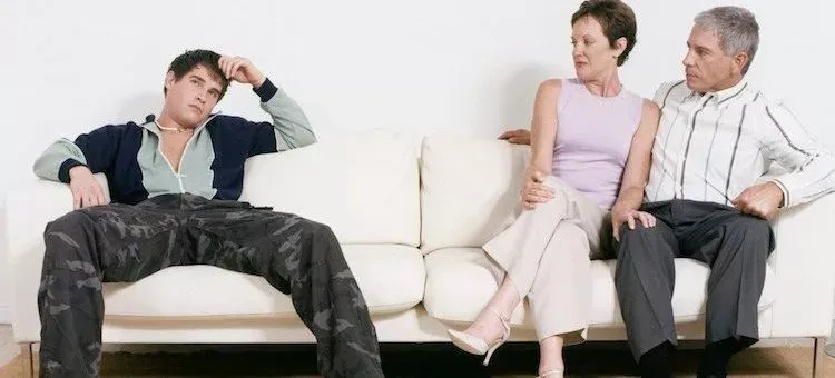 Disoccupazione colpevole del figlio: stop dell’obbligo al mantenimento da parte dei genitori al mantenimento