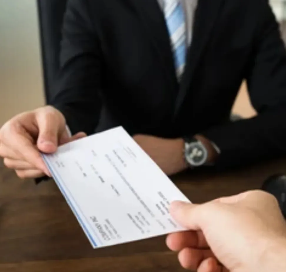 Assegno di divorzio per l’ex coniuge: valutazione sull’attualità.