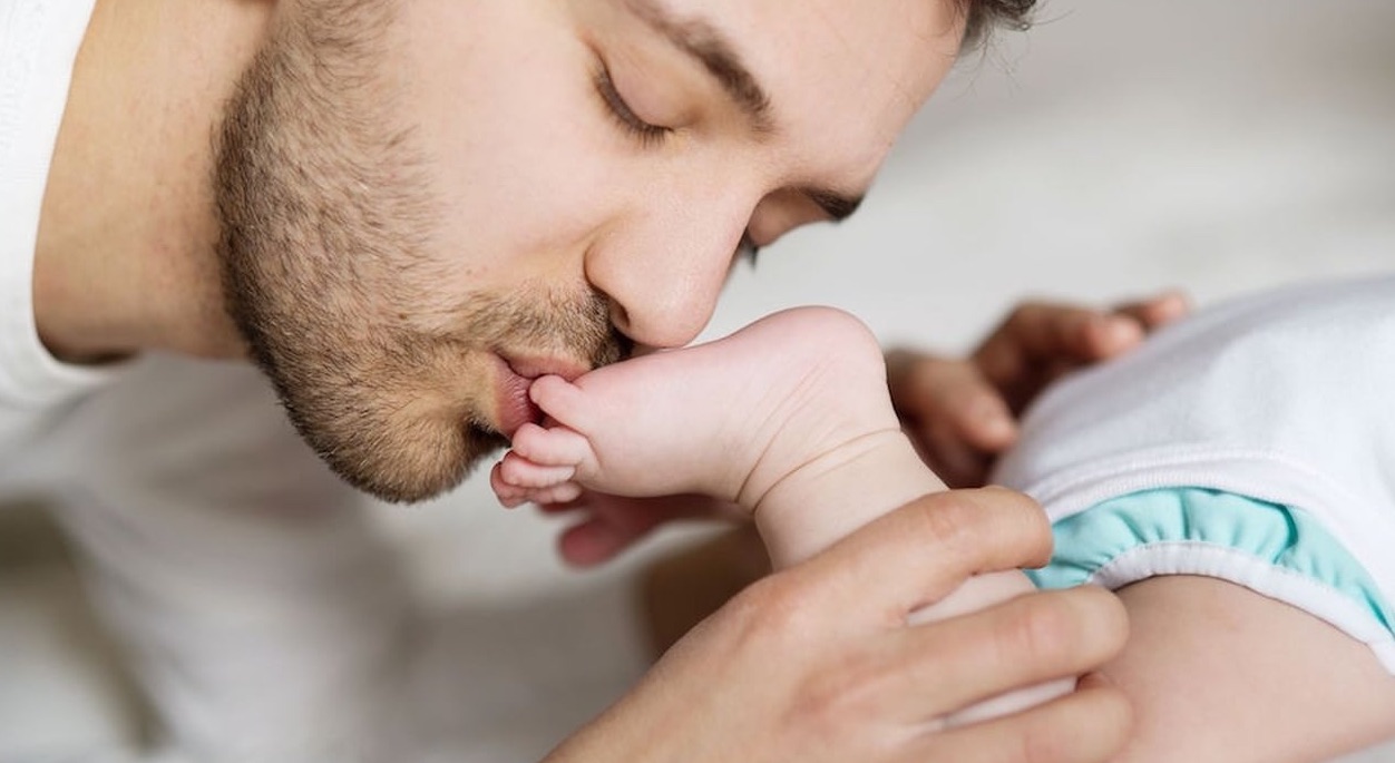 Il disconoscimento di paternità del figlio: la madre condannata