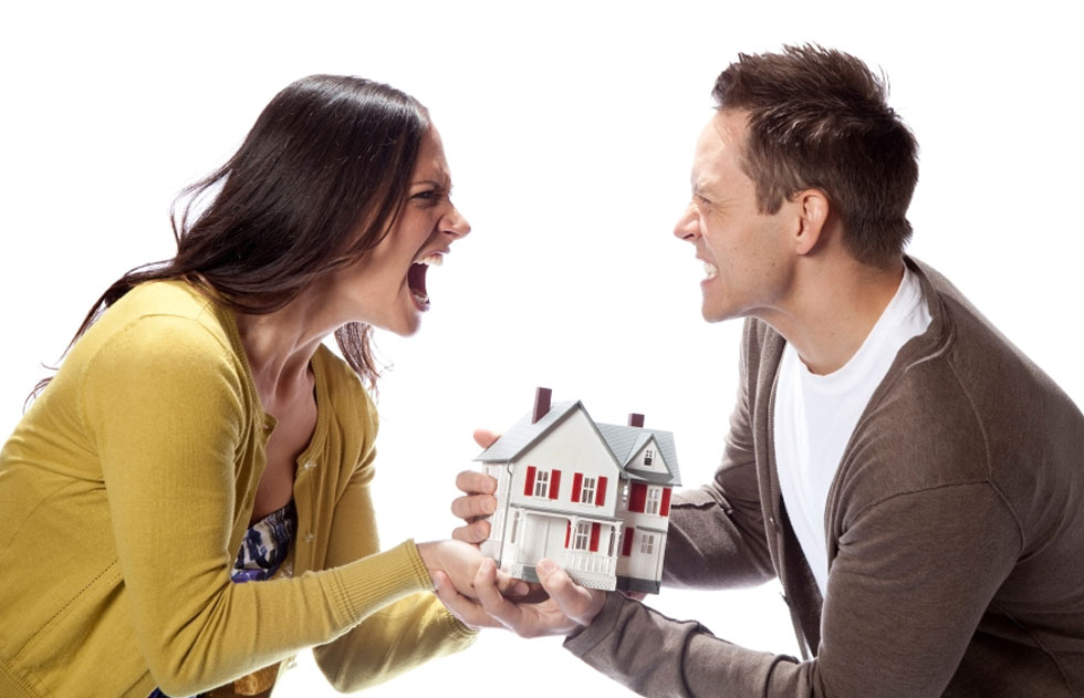 L’alternanza dei genitori nella casa coniugale corrisponde al preminente interesse del minore?