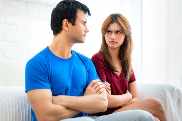 Separazione con addebito tra i coniugi: abbandono del tetto coniugale senza giustificato motivo.